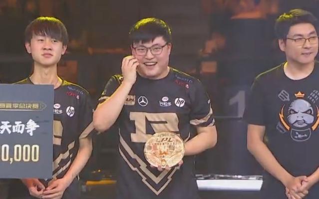 加兰25+8库里仅得11分 骑士大胜勇士豪取7连胜.